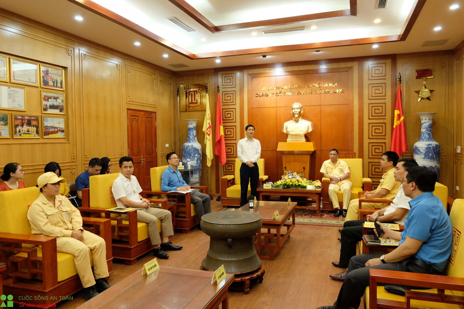 tang qua cong nhan bi tai nan lao dong chung toi cam thay am long