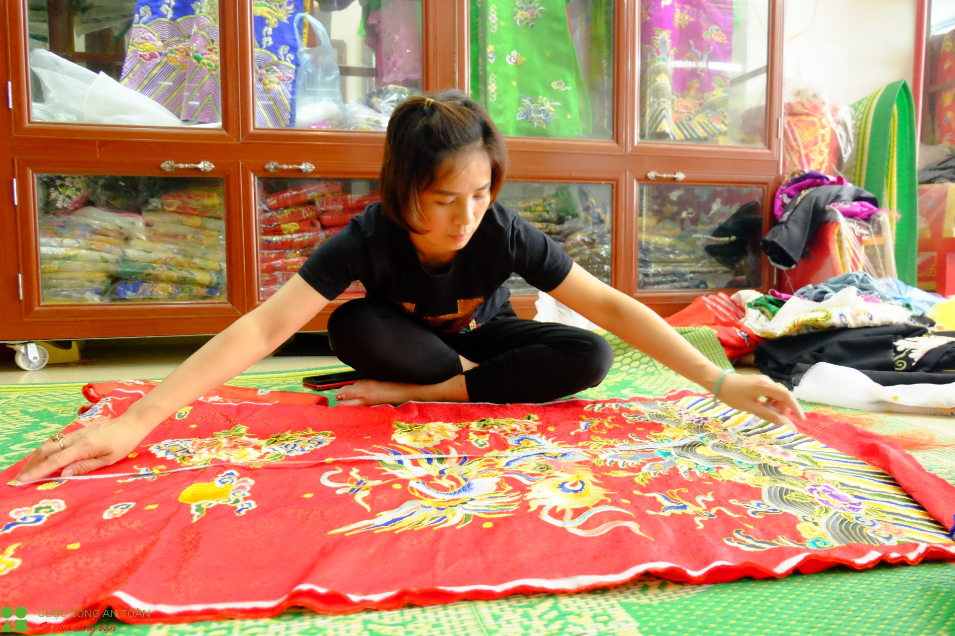 thon dong cuu ngay dau tien do lenh cach ly khong tiec ruou mua lan van nhu tet