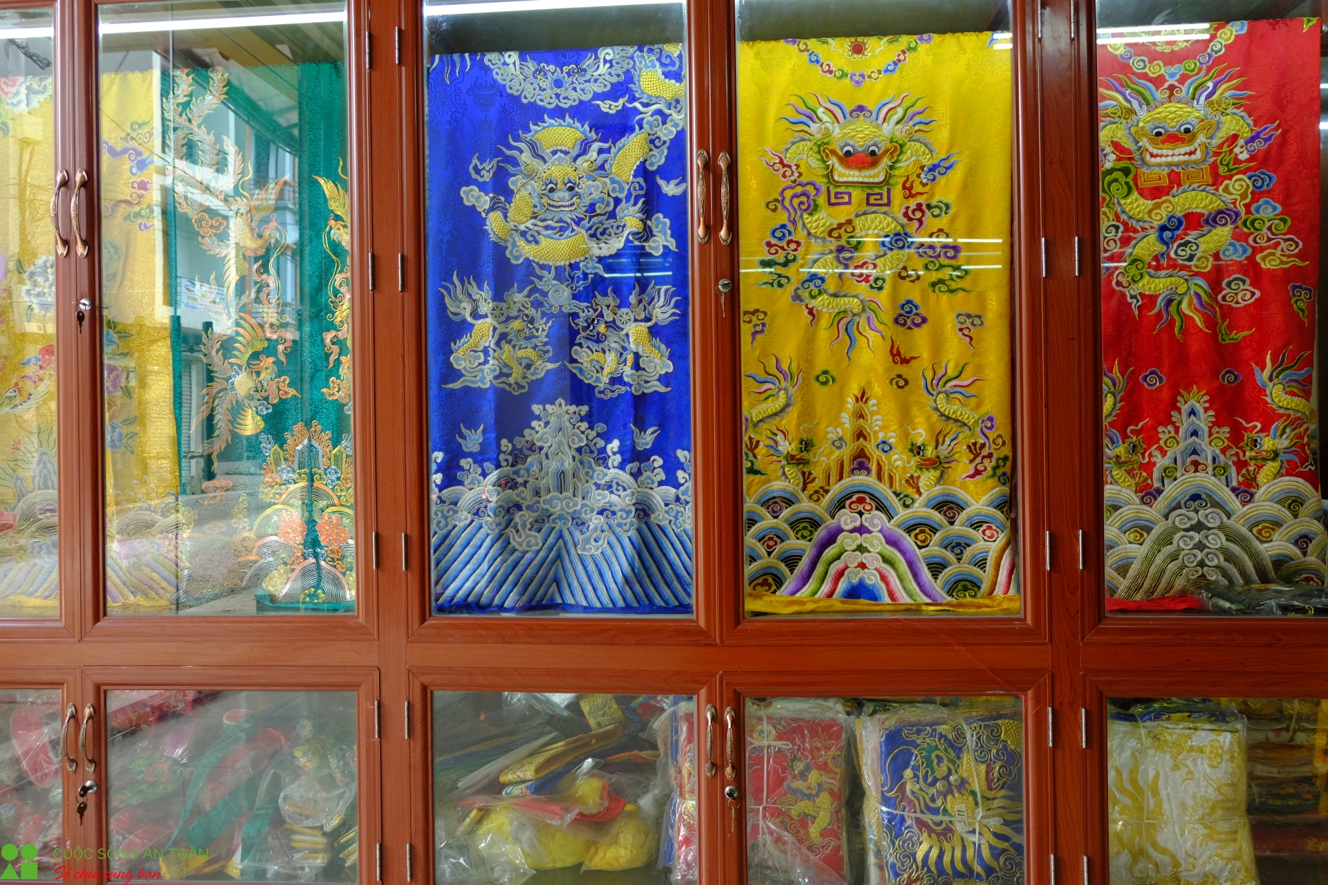 thon dong cuu ngay dau tien do lenh cach ly khong tiec ruou mua lan van nhu tet