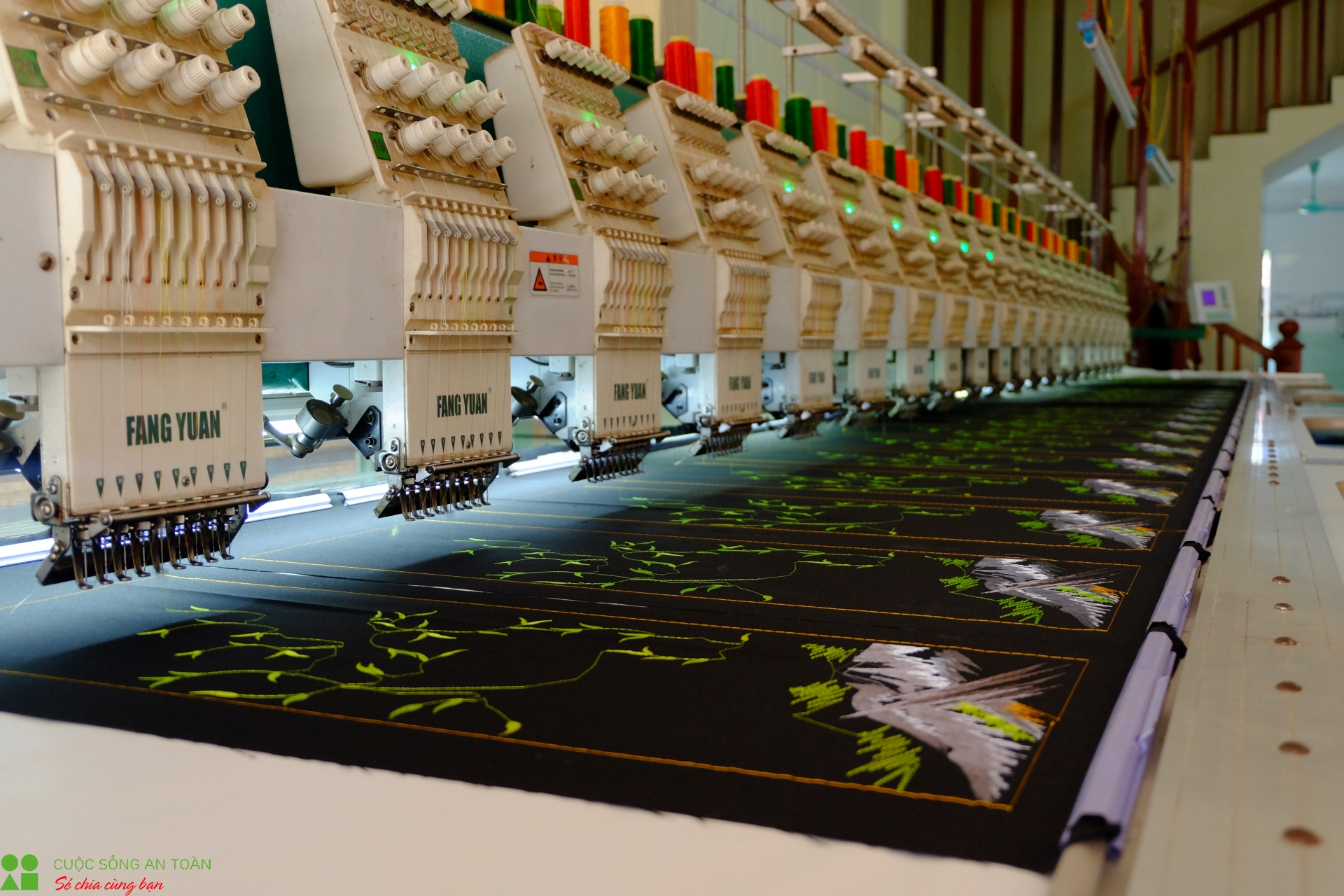 thon dong cuu ngay dau tien do lenh cach ly khong tiec ruou mua lan van nhu tet