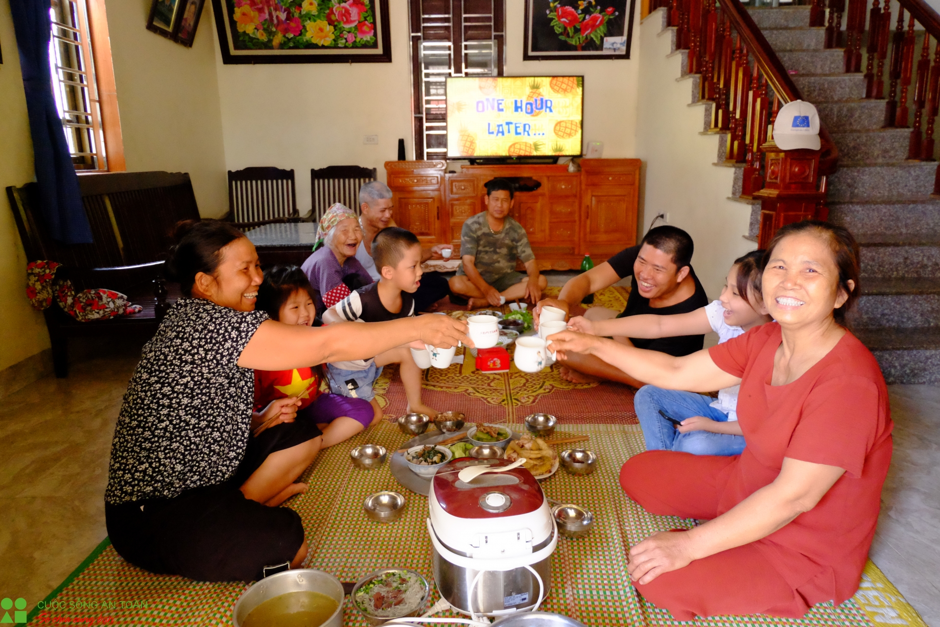 Thôn Đông Cứu ngày đầu tiên dỡ lệnh cách ly: "Không tiệc rượu, múa lân vẫn như Tết"
