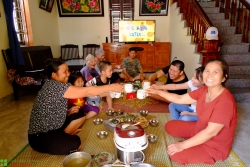 Thôn Đông Cứu ngày đầu tiên dỡ lệnh cách ly: "Không tiệc rượu, múa lân vẫn như Tết"