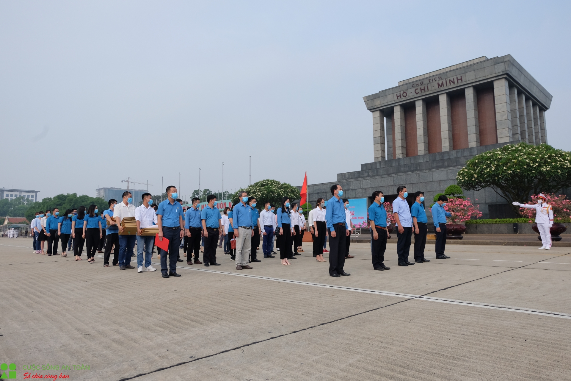 Liên đoàn Lao động tỉnh Hà Nam báo công dâng Bác giữa quảng trường Ba Đình lịch sử lien doan lao dong tinh ha nam bao cong dang bac giua quang truong ba dinh lich su