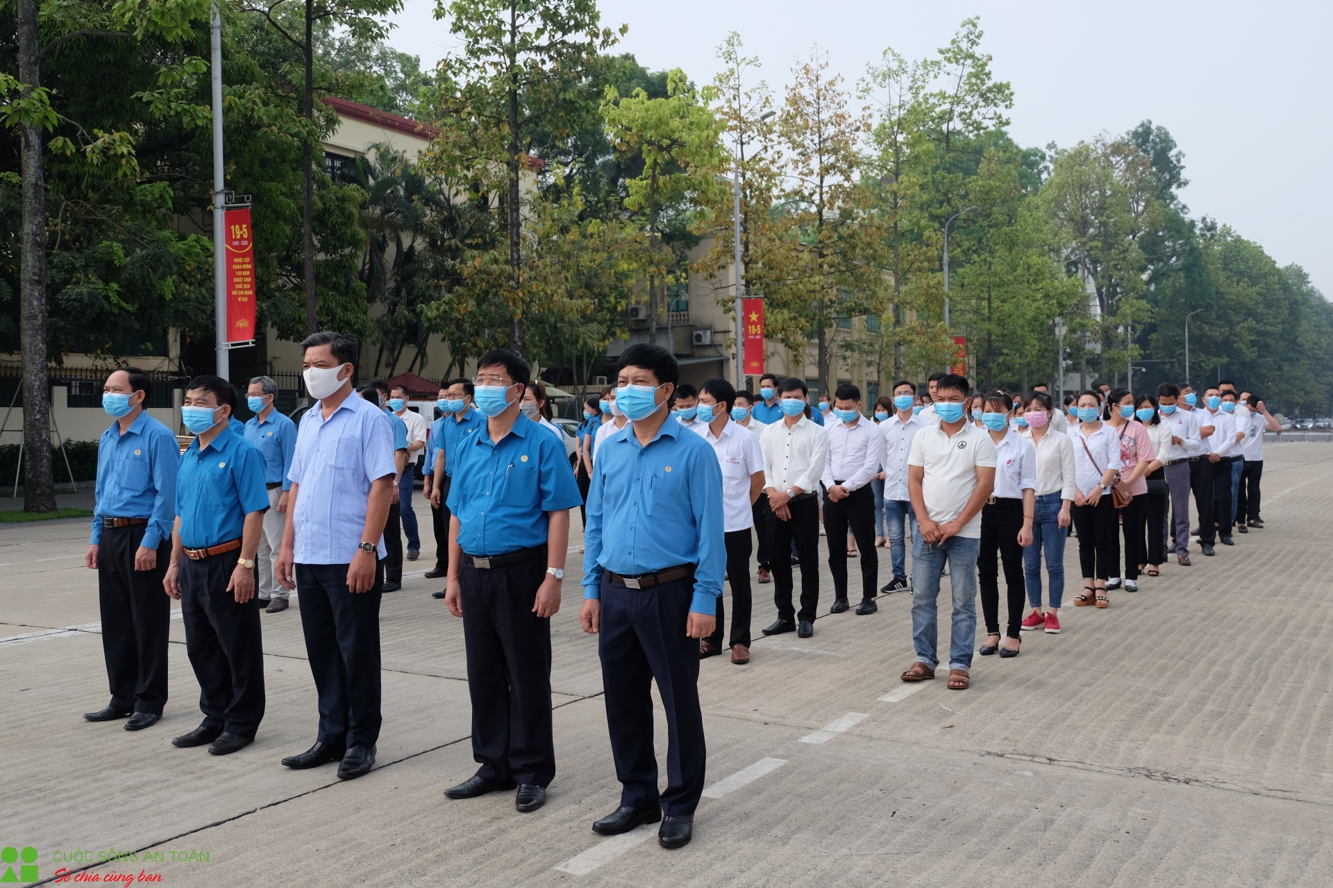 Liên đoàn Lao động tỉnh Hà Nam báo công dâng Bác giữa quảng trường Ba Đình lịch sử lien doan lao dong tinh ha nam bao cong dang bac giua quang truong ba dinh lich su