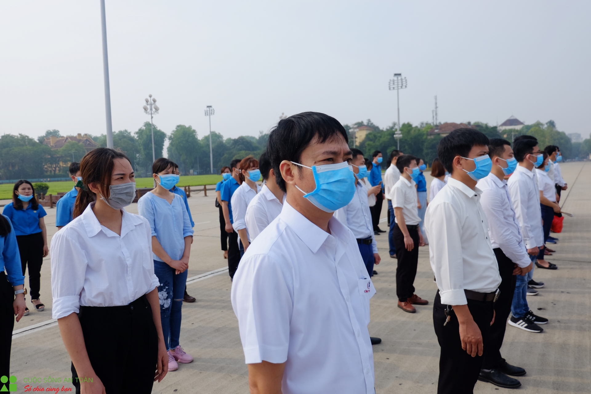 lien doan lao dong tinh ha nam bao cong dang bac giua quang truong ba dinh lich su