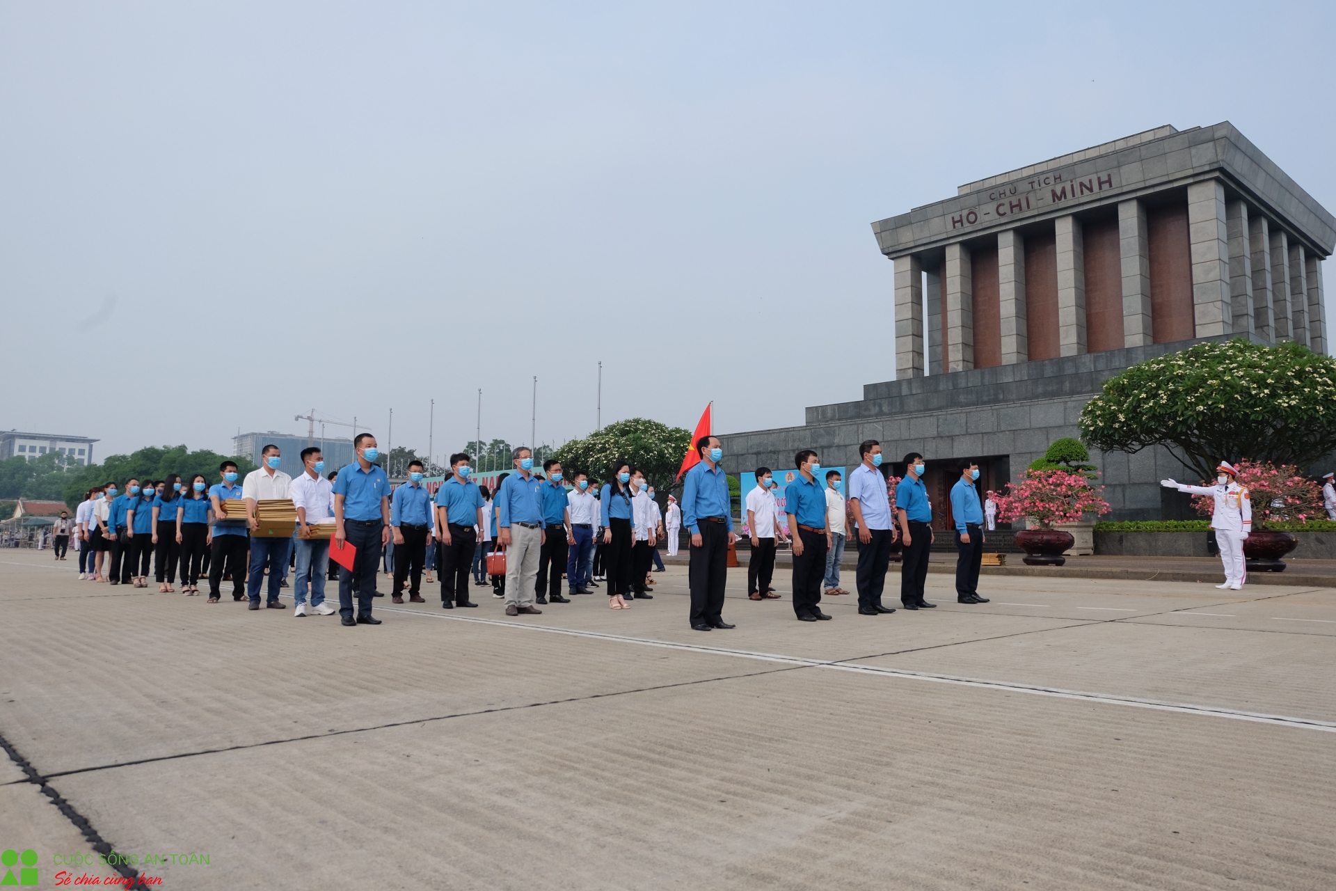 Liên đoàn Lao động tỉnh Hà Nam báo công dâng Bác giữa quảng trường Ba Đình lịch sử lien doan lao dong tinh ha nam bao cong dang bac giua quang truong ba dinh lich su