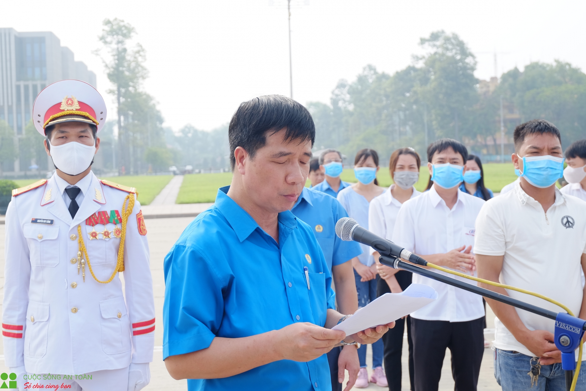 Liên đoàn Lao động tỉnh Hà Nam báo công dâng Bác giữa quảng trường Ba Đình lịch sử lien doan lao dong tinh ha nam bao cong dang bac giua quang truong ba dinh lich su