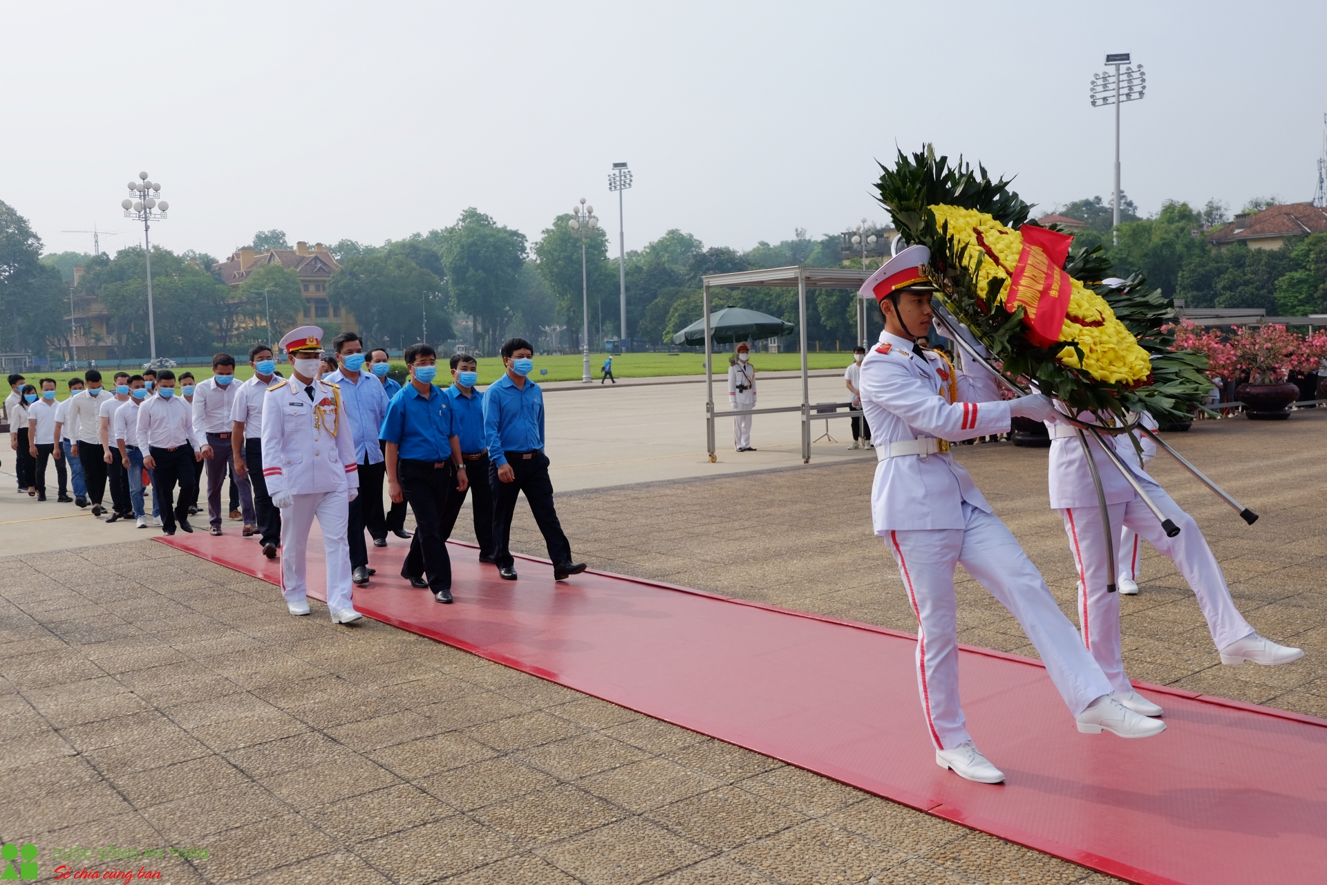 Liên đoàn Lao động tỉnh Hà Nam báo công dâng Bác giữa quảng trường Ba Đình lịch sử lien doan lao dong tinh ha nam bao cong dang bac giua quang truong ba dinh lich su