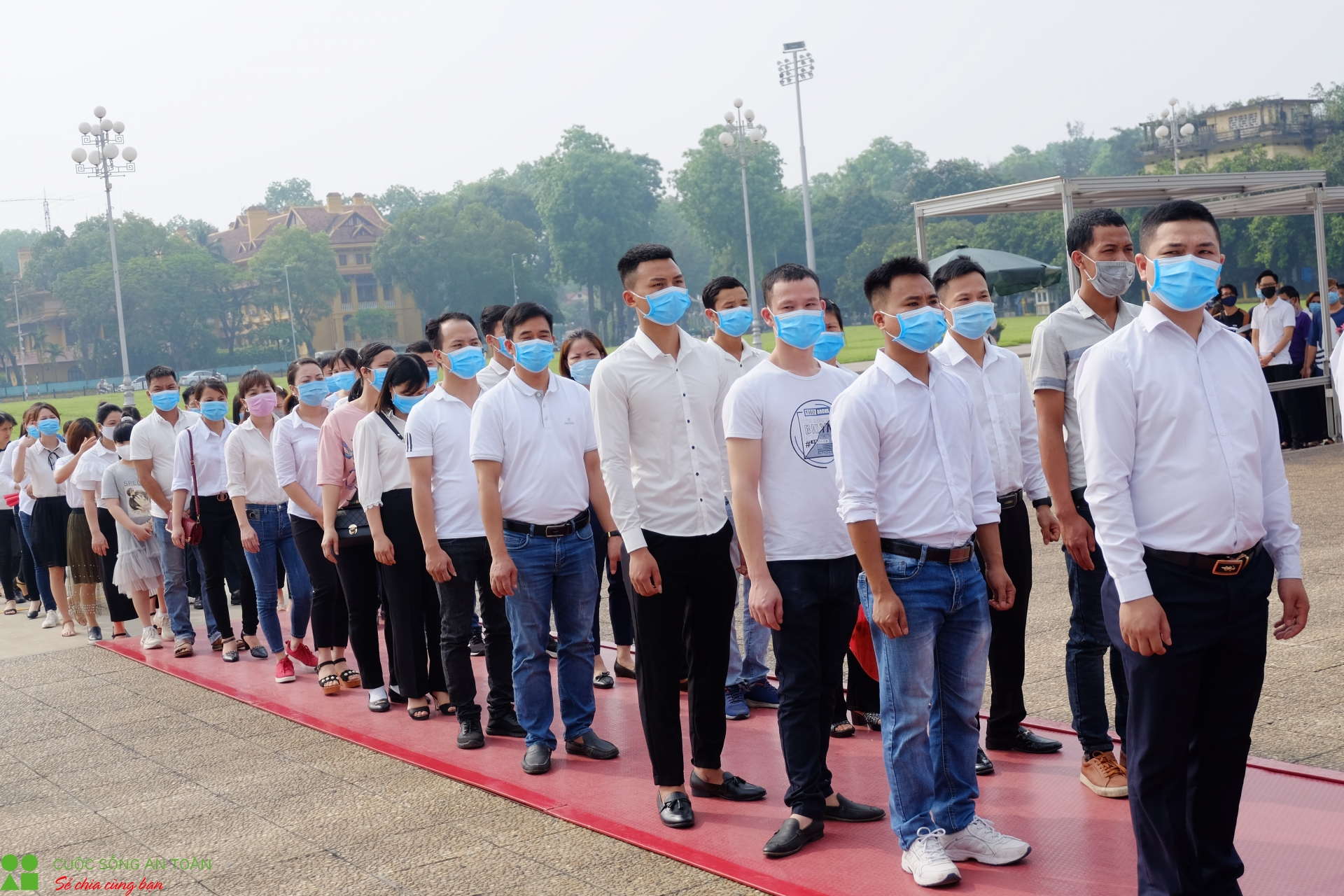 lien doan lao dong tinh ha nam bao cong dang bac giua quang truong ba dinh lich su