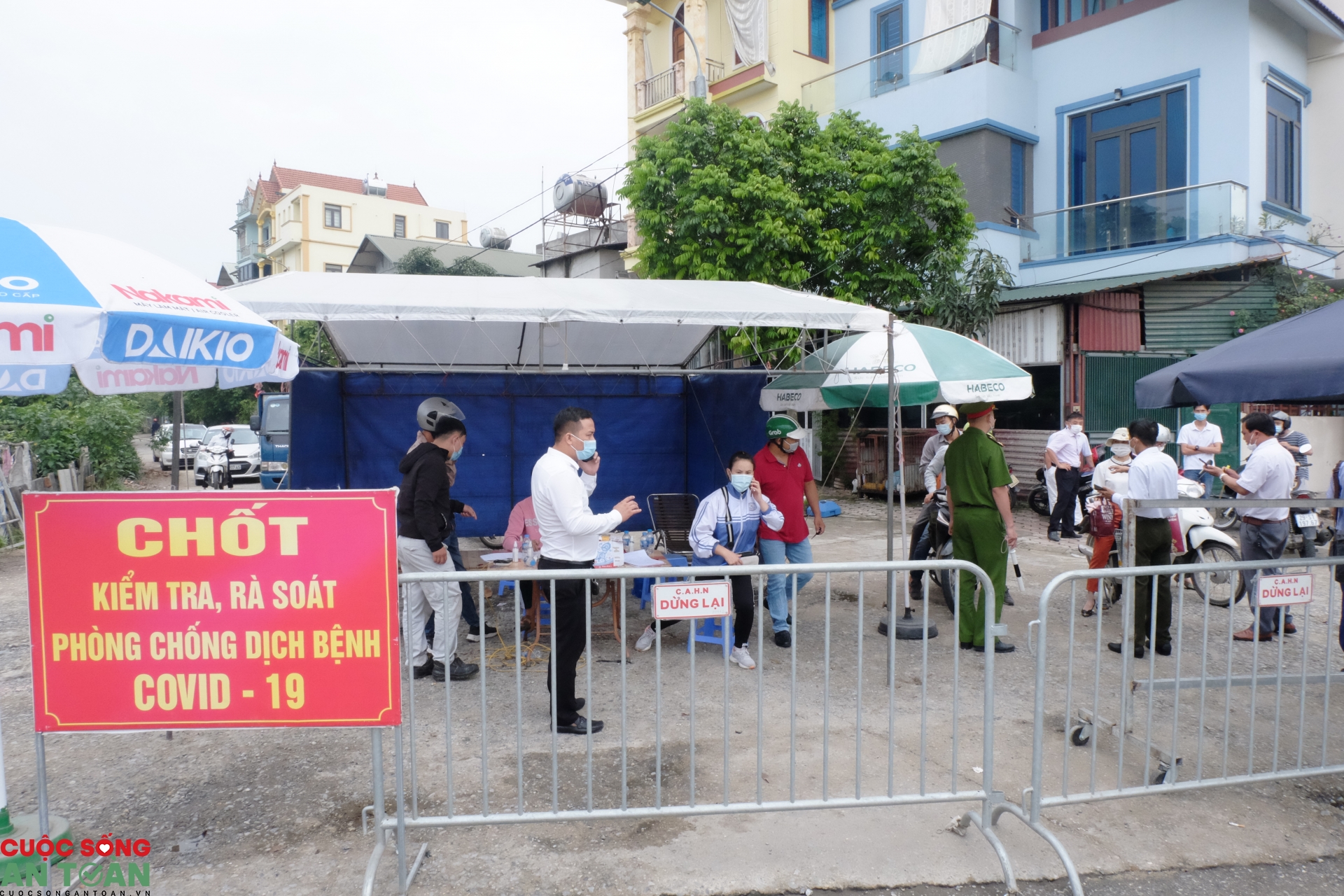 Đông Anh, Hà Nội: Lập nhiều chốt kiểm soát do liên quan ca bệnh Covid-19 Đông Anh, Hà Nội: Lập nhiều chốt kiểm soát do liên quan ca bệnh Covid-19