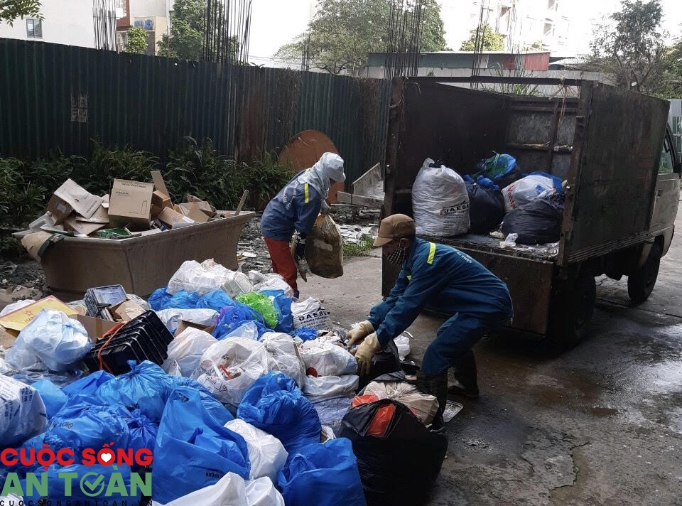 Vụ công nhân vệ sinh bị nợ lương: Lãnh đạo TP Hà Nội yêu cầu đảm bảo quyền lợi NLĐ Vụ công nhân vệ sinh bị nợ lương: Lãnh đạo TP Hà Nội yêu cầu đảm bảo quyền lợi NLĐ