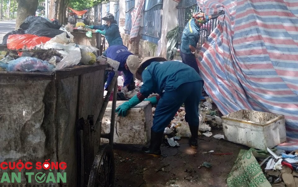 Thêm 46 công nhân vệ sinh môi trường tố bị công ty nợ lương