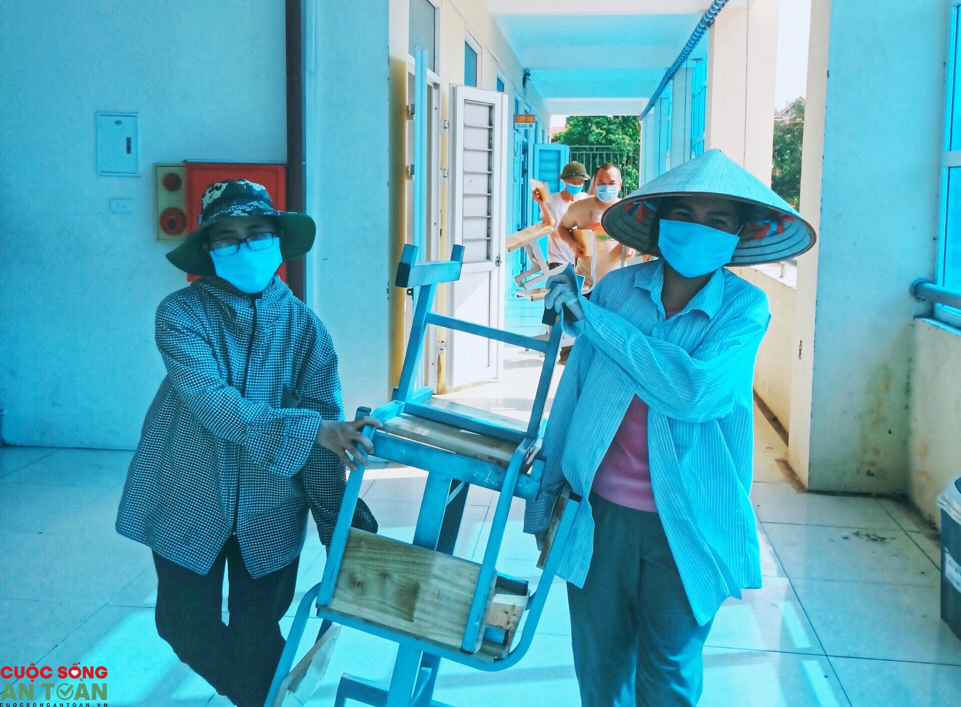 Từ “tâm dịch” Bắc Giang: Những giáo viên tình nguyện vào bếp phục vụ khu cách ly Từ “tâm dịch” Bắc Giang: Những giáo viên tình nguyện vào bếp phục vụ khu cách ly