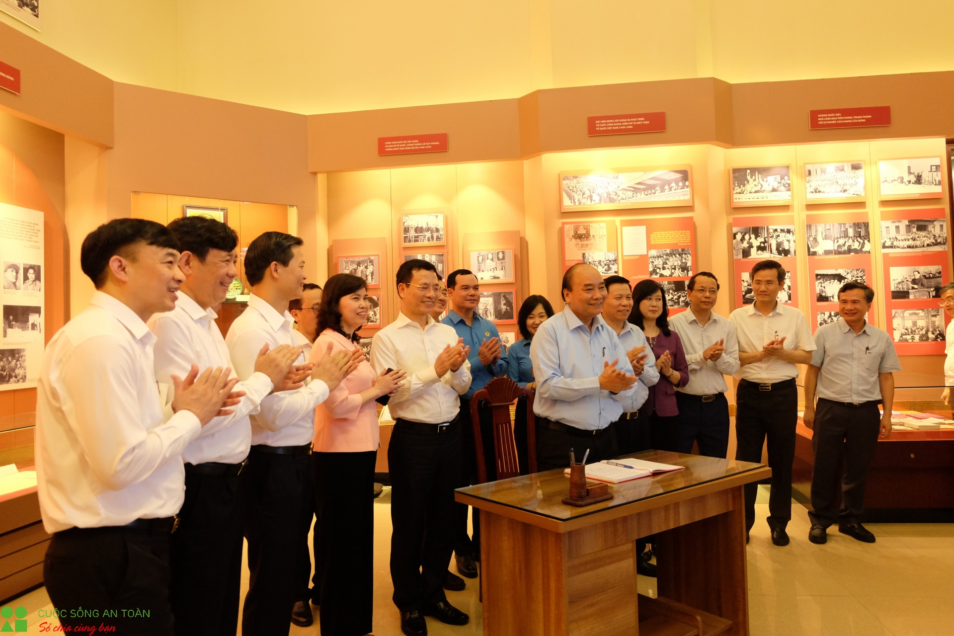 toan canh buoi gap go cua thu tuong nguyen xuan phuc voi cong nhan tai tinh bac ninh