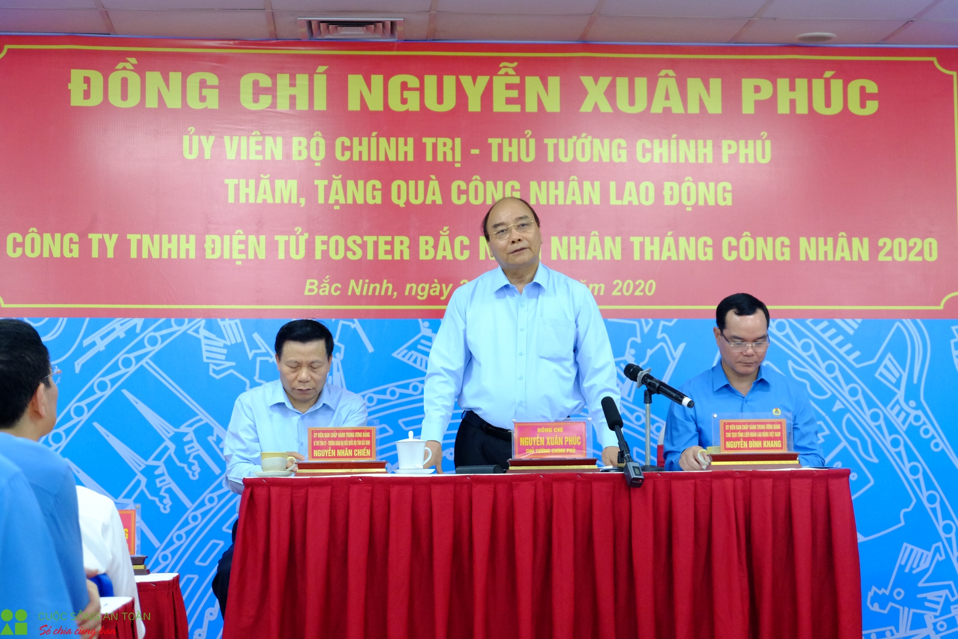 toan canh buoi gap go cua thu tuong nguyen xuan phuc voi cong nhan tai tinh bac ninh
