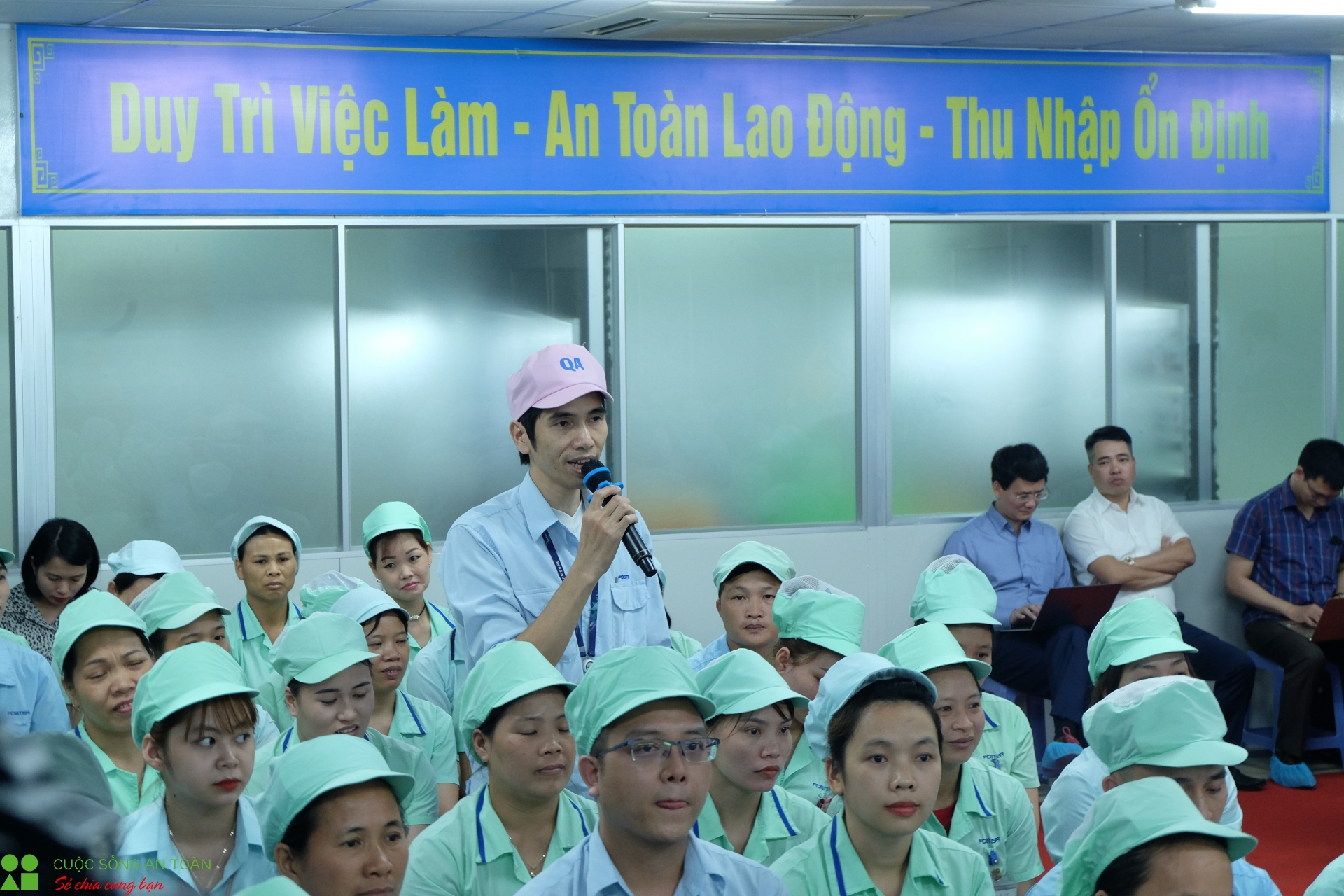 toan canh buoi gap go cua thu tuong nguyen xuan phuc voi cong nhan tai tinh bac ninh