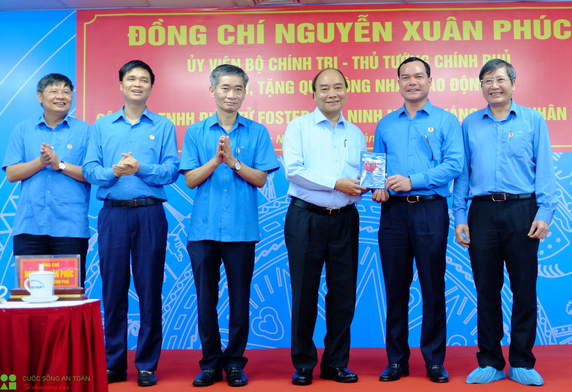 toan canh buoi gap go cua thu tuong nguyen xuan phuc voi cong nhan tai tinh bac ninh