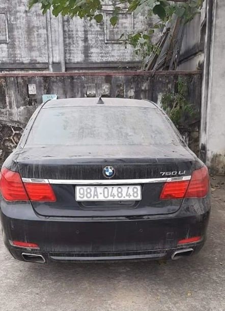 ngan hang thanh ly xe bmw 320i va bmw 750li gia re