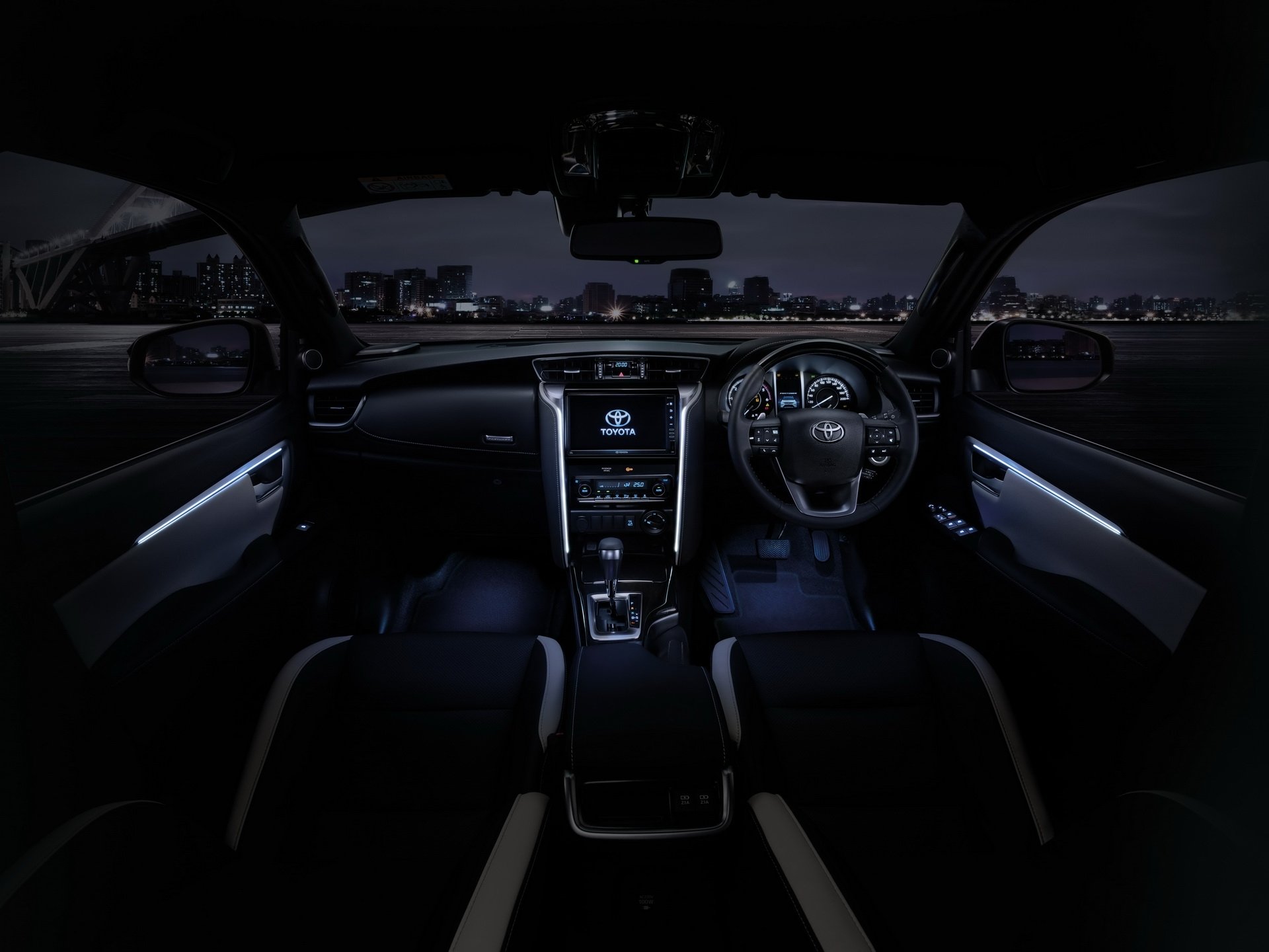 toyota fortuner moi trinh lang dong co hon 200 ma luc co da cop