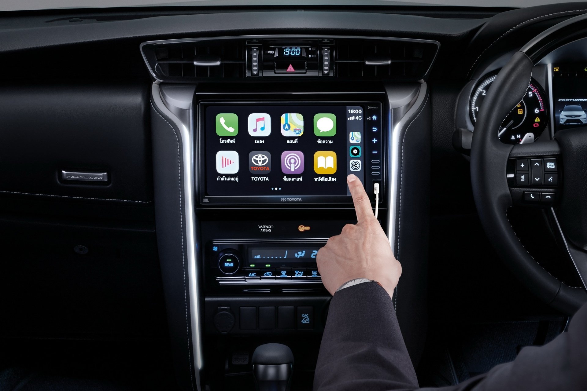 toyota fortuner moi trinh lang dong co hon 200 ma luc co da cop