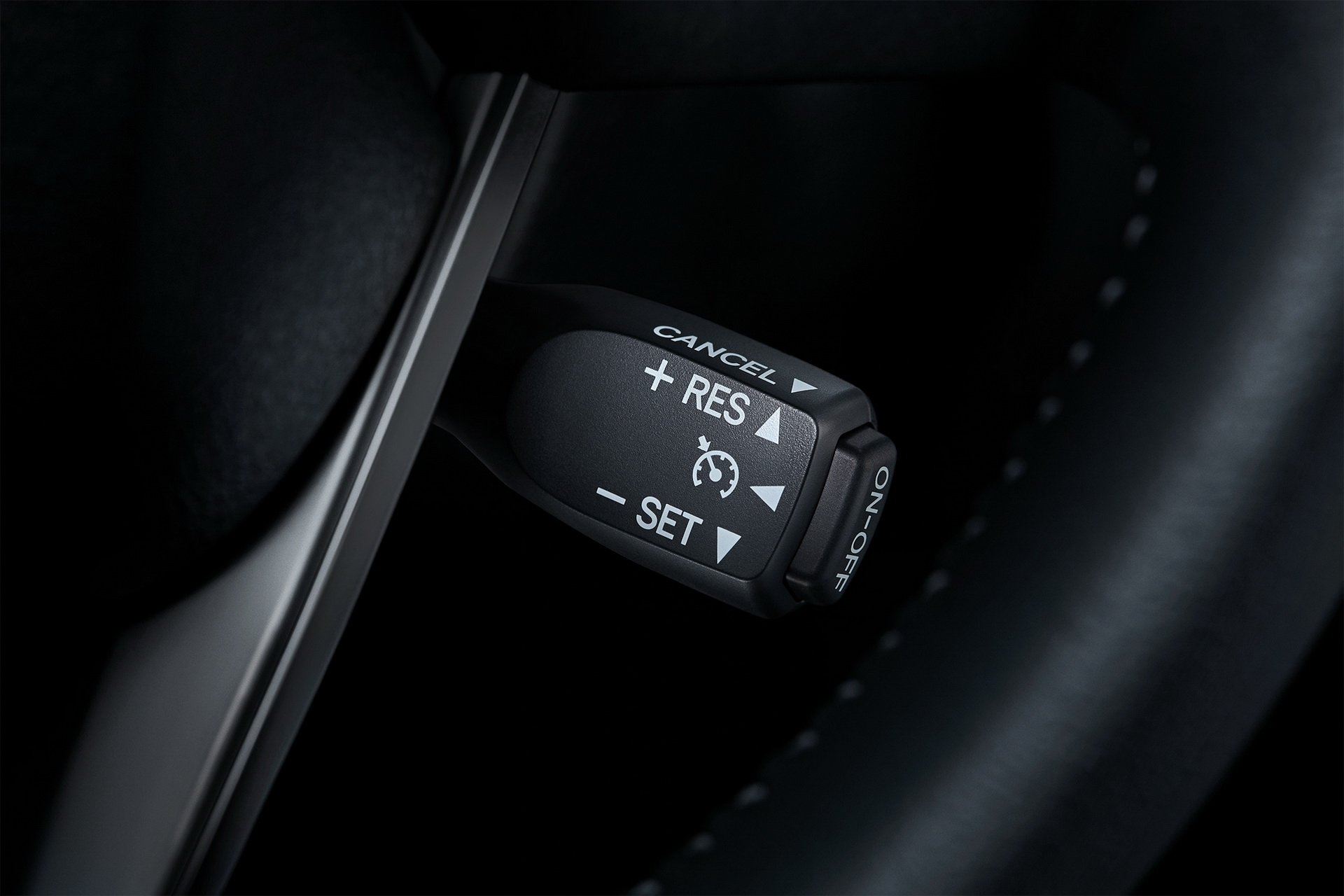 toyota fortuner moi trinh lang dong co hon 200 ma luc co da cop