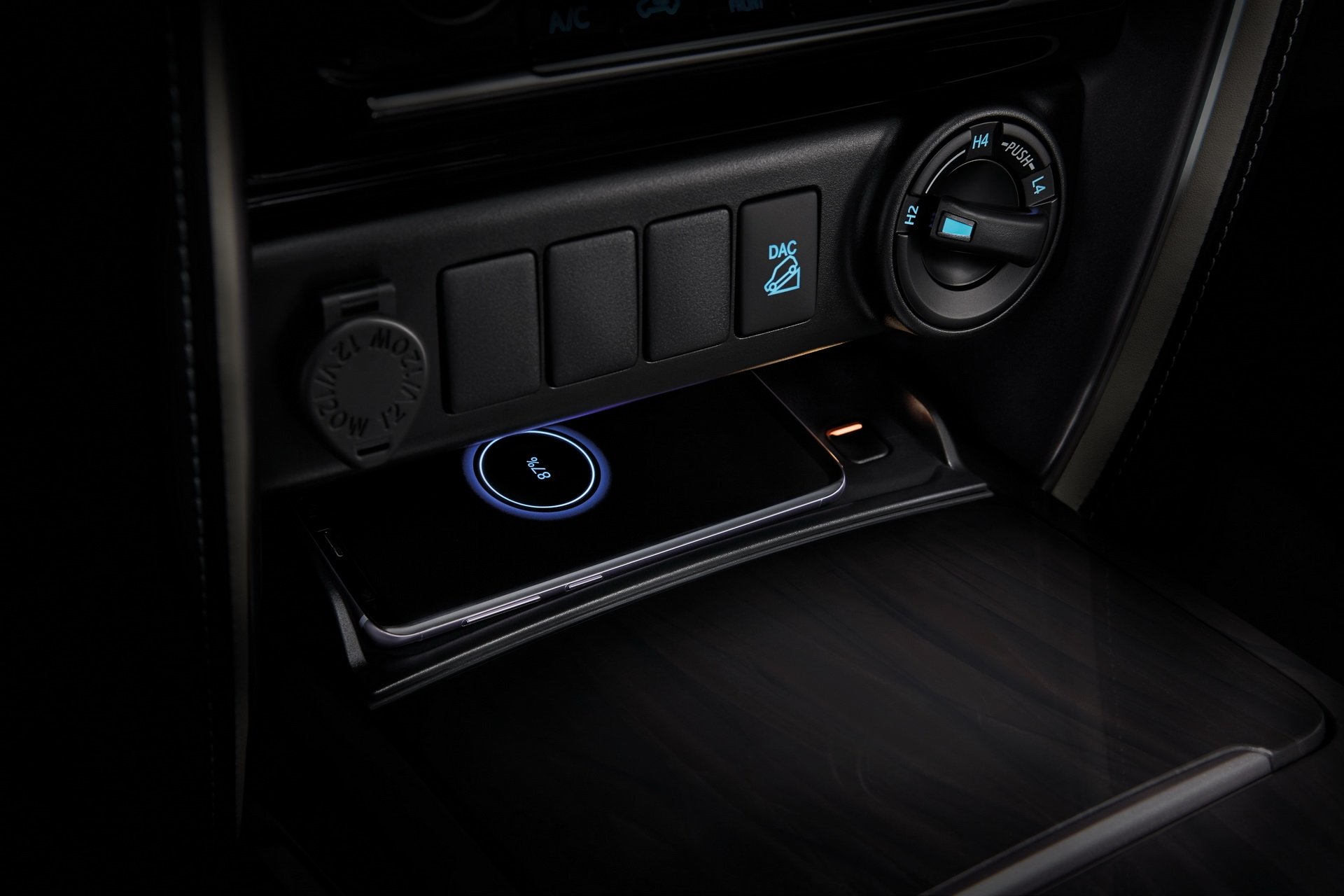 toyota fortuner moi trinh lang dong co hon 200 ma luc co da cop