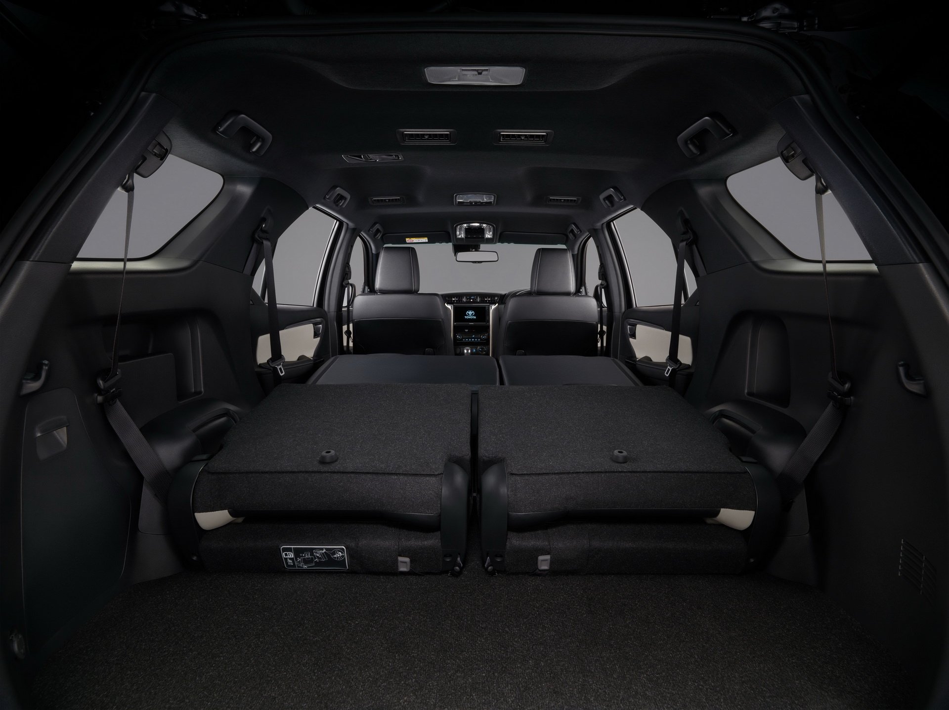 toyota fortuner moi trinh lang dong co hon 200 ma luc co da cop