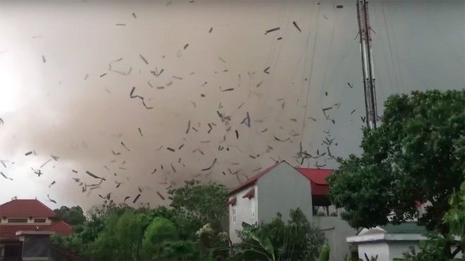 Vĩnh Phúc: Dông lốc làm sập nhà xưởng, hàng chục người thương vong vinh phuc dong loc lam sap nha xuong hang chuc nguoi thuong vong