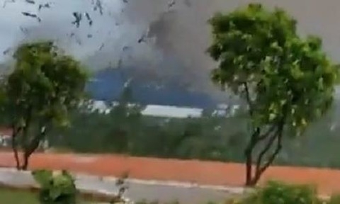 Vĩnh Phúc: Dông lốc làm sập nhà xưởng, hàng chục người thương vong vinh phuc dong loc lam sap nha xuong hang chuc nguoi thuong vong