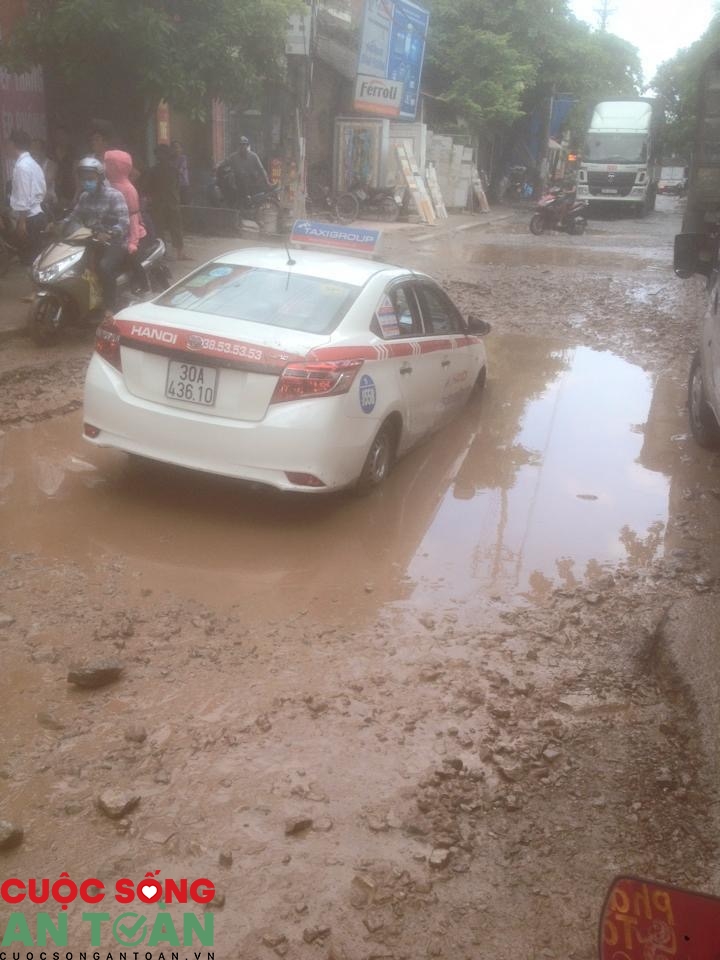 Hà Nội: Người dân sống trong nỗi ám ảnh mang tên "con đường đau khổ" ha noi nguoi dan song trong noi am anh mang ten con duong dau kho