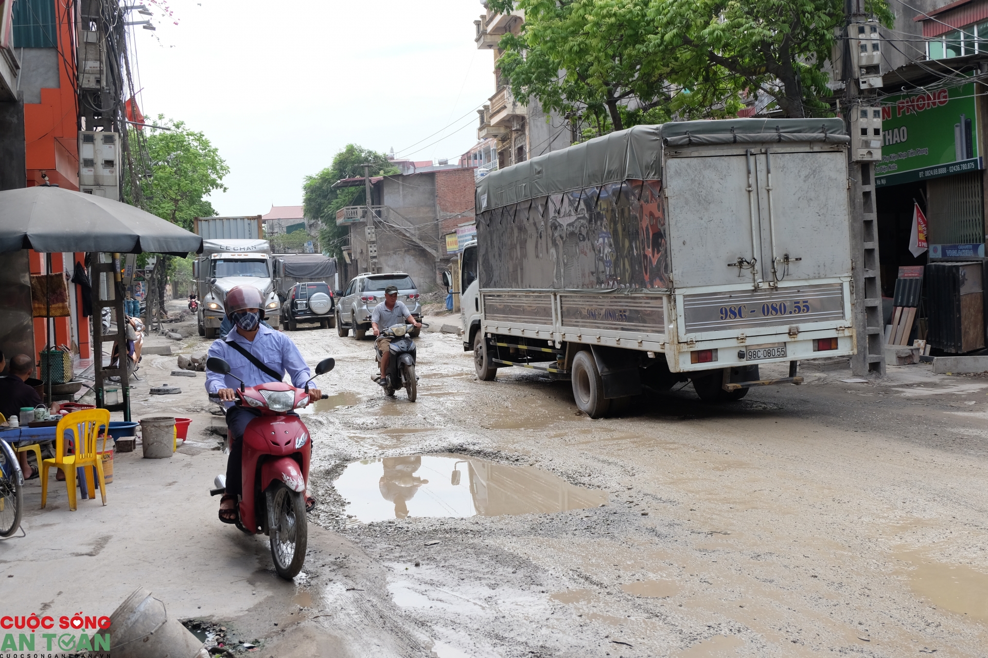 Hà Nội: Người dân sống trong nỗi ám ảnh mang tên "con đường đau khổ" ha noi nguoi dan song trong noi am anh mang ten con duong dau kho