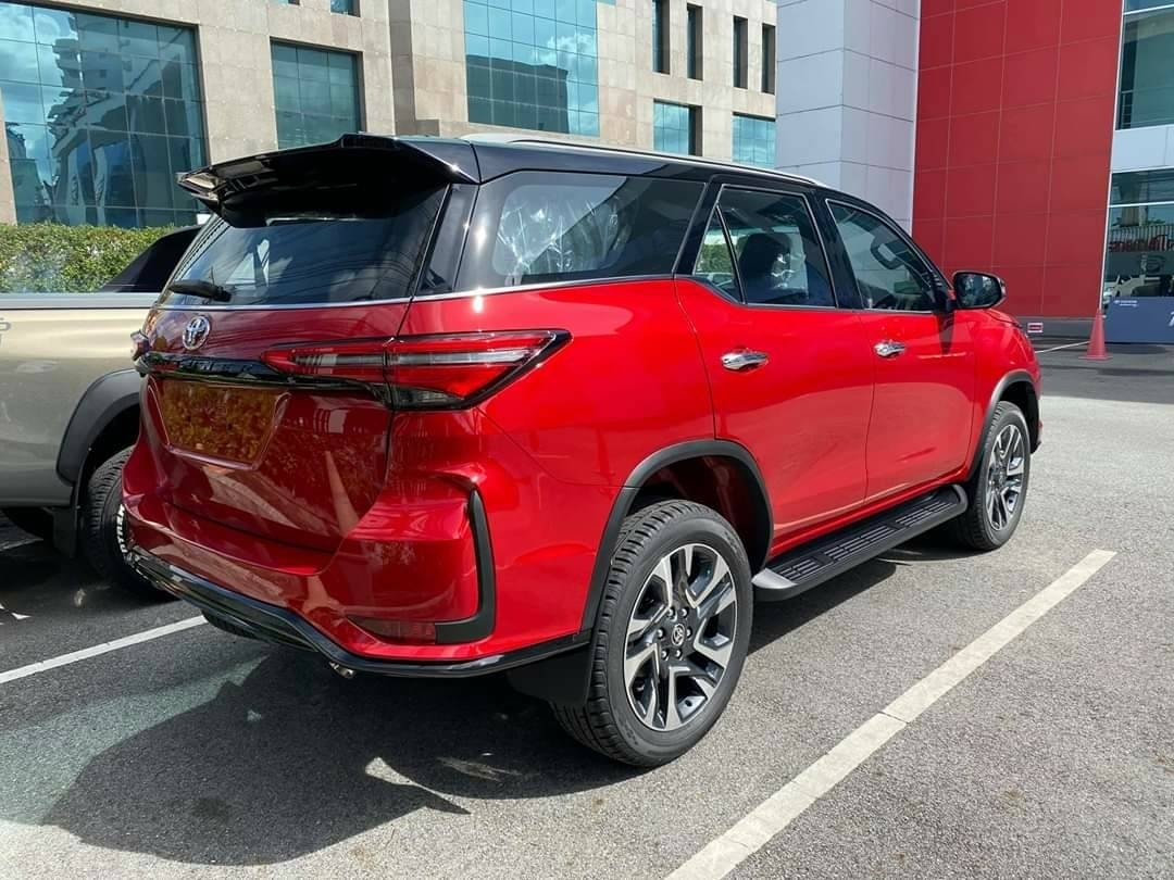 Ảnh thực tế Toyota Fortuner Legender vừa được ra mắt anh thuc te toyota fortuner legender vua duoc ra mat