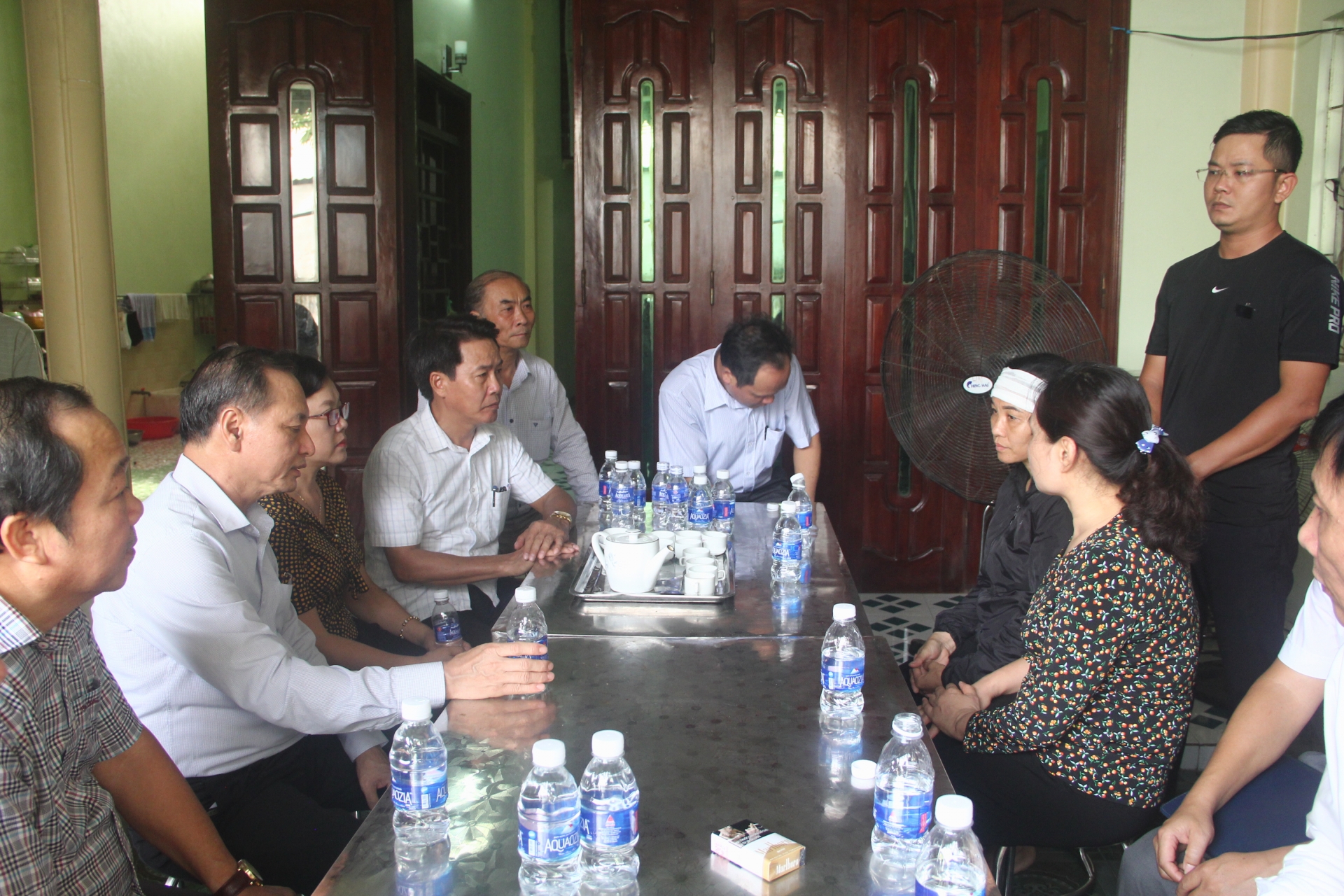 nghen ngao tien dua cac ngu dan gap nan tren bien