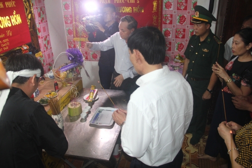 nghen ngao tien dua cac ngu dan gap nan tren bien