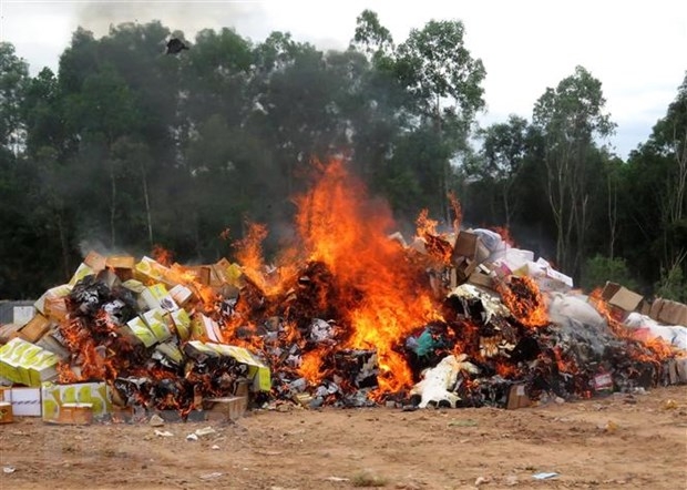 Quảng Ninh: Thu giữ 1,5 tấn thực phẩm không rõ nguồn gốc tại khu vực bờ sông biên giới quang ninh thu giu 15 tan thuc pham khong ro nguon goc tai khu vuc bo song bien gioi