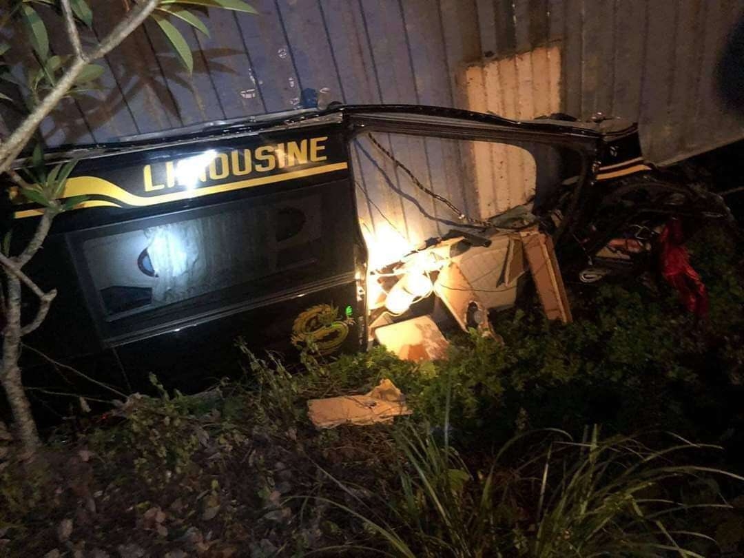 Hiện trường vụ xe container đè xe limousine bẹp dúm ở Quảng Ninh khiến 3 người tử vong hien truong vu xe container de xe limousine bep dum o quang ninh khien 3 nguoi tu vong