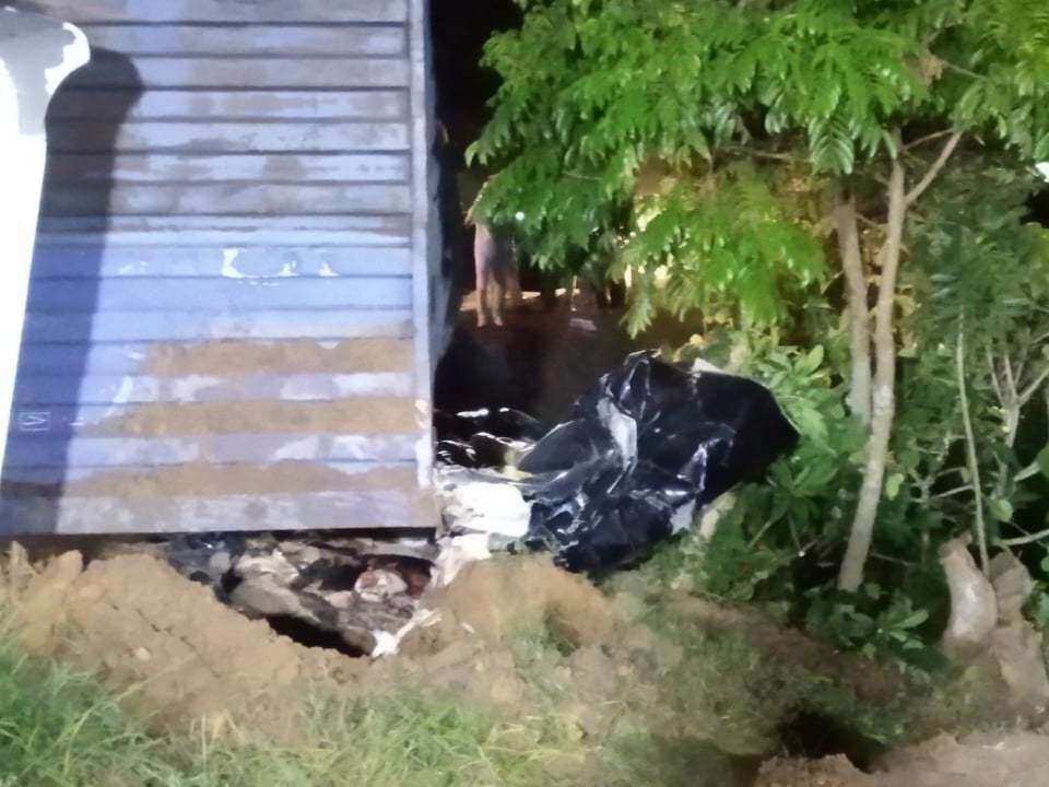 Hiện trường vụ xe container đè xe limousine bẹp dúm ở Quảng Ninh khiến 3 người tử vong hien truong vu xe container de xe limousine bep dum o quang ninh khien 3 nguoi tu vong