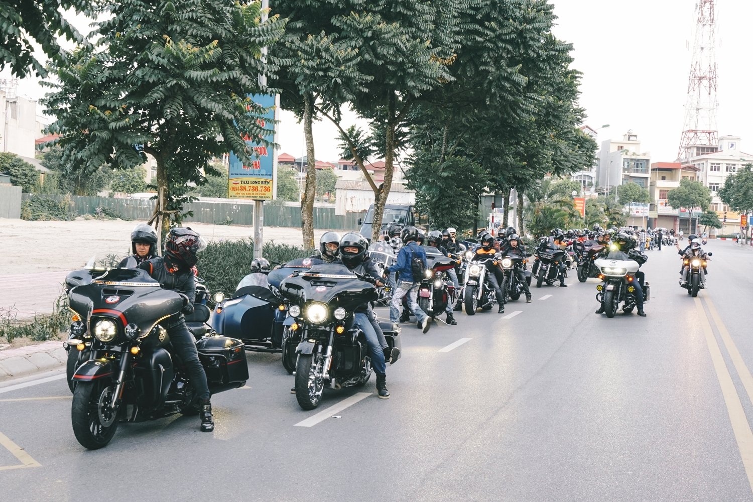 hang tram xe phan khoi lon tham gia ngay hoi bike weekend tai ha long
