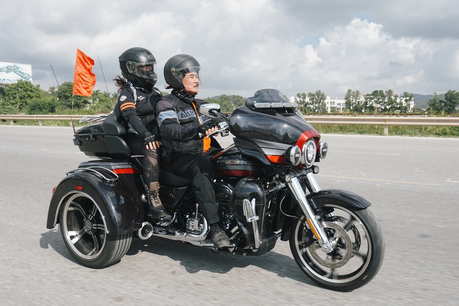 hang tram xe phan khoi lon tham gia ngay hoi bike weekend tai ha long