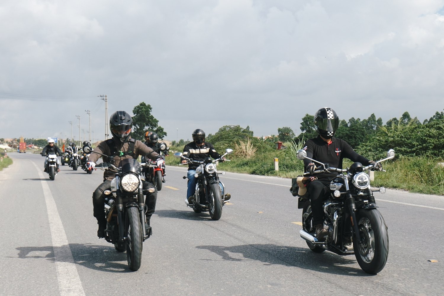 hang tram xe phan khoi lon tham gia ngay hoi bike weekend tai ha long