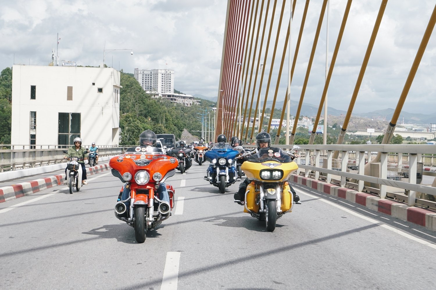 hang tram xe phan khoi lon tham gia ngay hoi bike weekend tai ha long