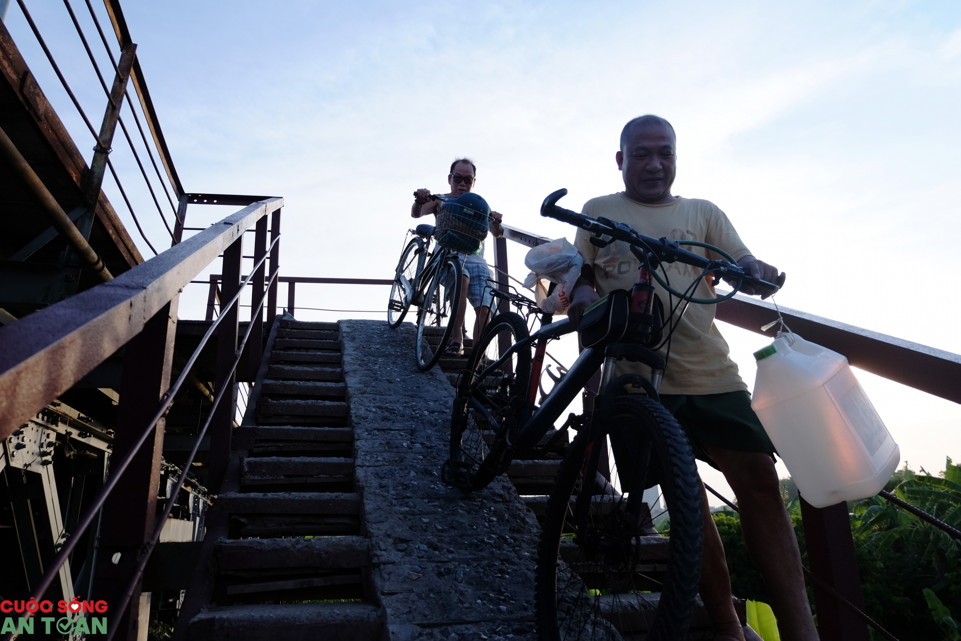 bai tam song hong tap nap trong ngay ha noi nang nhu thieu nhu dot