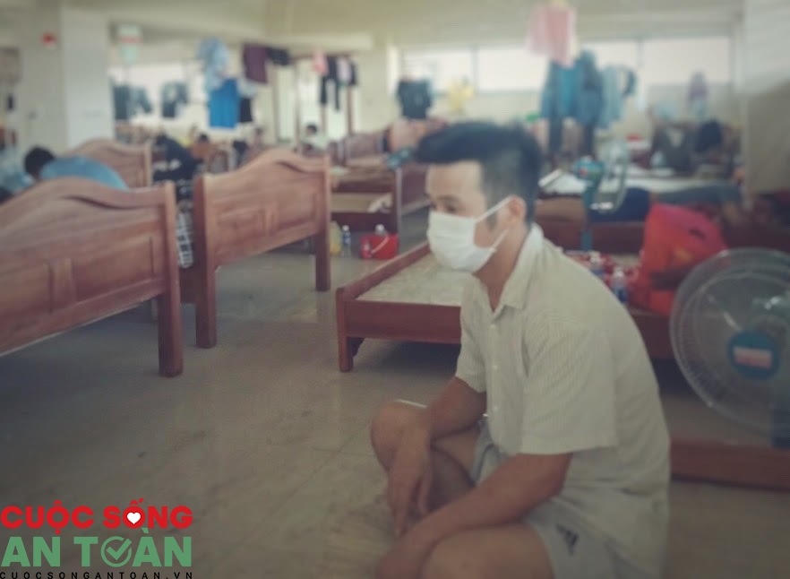 Hai vợ chồng nhiễm Covid-19: “Ngày 1/6, vì các con, tôi cố kìm nước mắt”