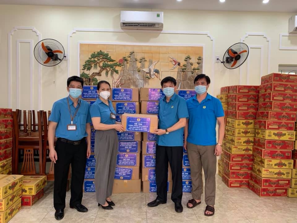 LĐLĐ Nghệ An hỗ trợ thực phẩm cho công nhân hai tỉnh Bắc Ninh, Bắc Giang LĐLĐ Nghệ An hỗ trợ thực phẩm cho công nhân hai tỉnh Bắc Ninh, Bắc Giang