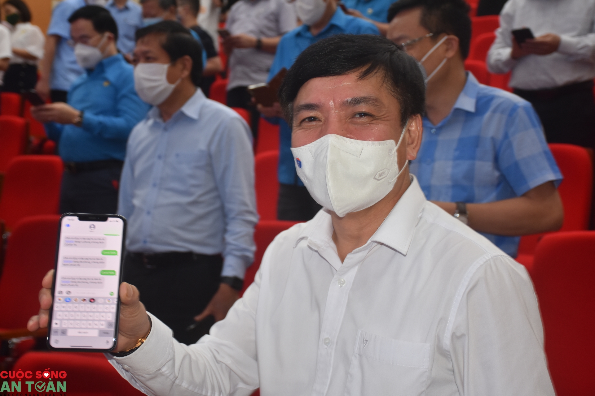 Chủ tịch Quốc hội: “Ưu tiên mua vắc-xin cho công nhân và người dân hoàn cảnh khó khăn”