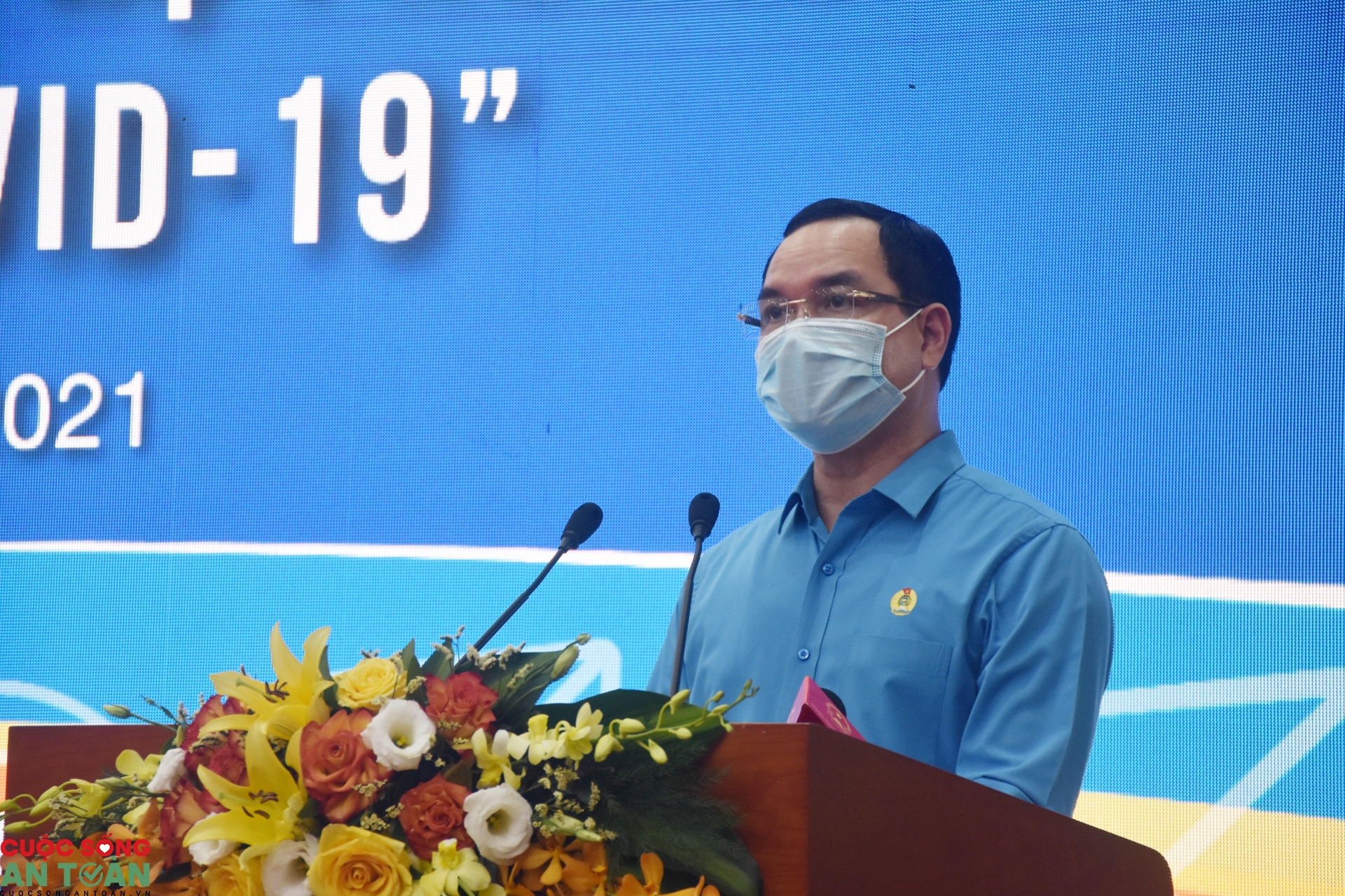 Chủ tịch Quốc hội: “Ưu tiên mua vắc-xin cho công nhân và người dân hoàn cảnh khó khăn”