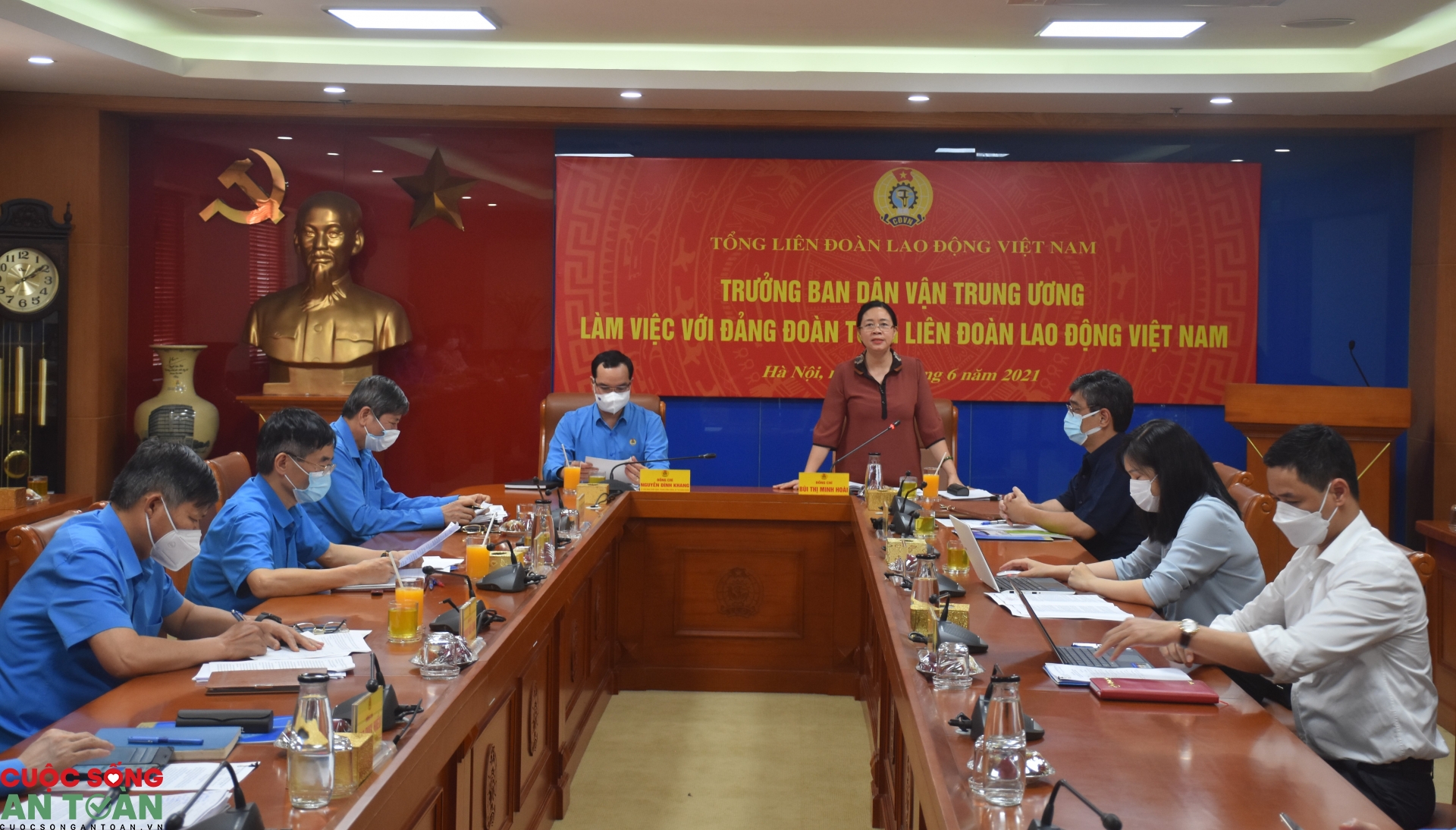 Công đoàn kịp thời chăm lo NLĐ ảnh hưởng bởi Covid-19 Công đoàn kịp thời chăm lo NLĐ ảnh hưởng bởi Covid-19