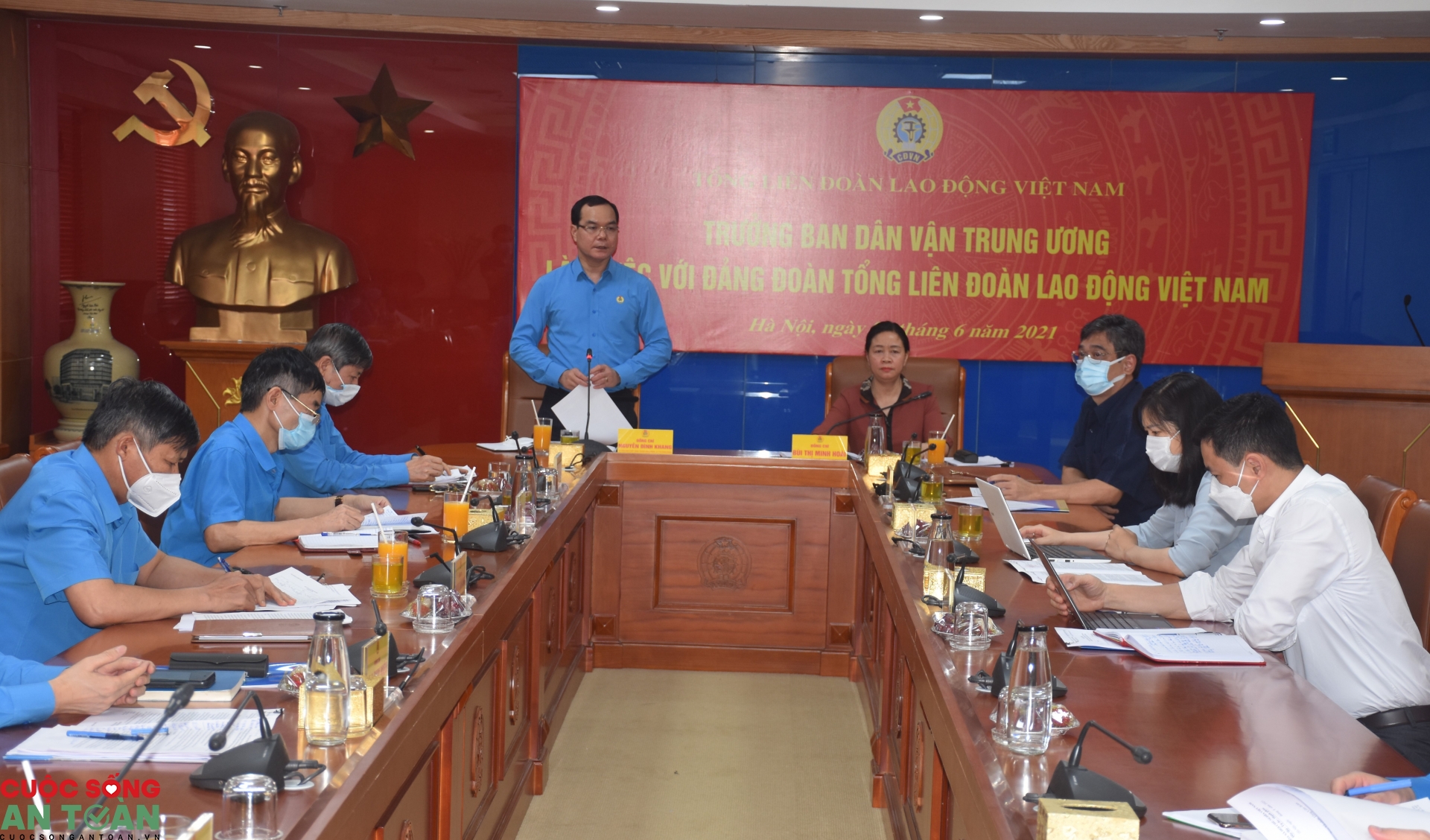 Công đoàn kịp thời chăm lo NLĐ ảnh hưởng bởi Covid-19 Công đoàn kịp thời chăm lo NLĐ ảnh hưởng bởi Covid-19