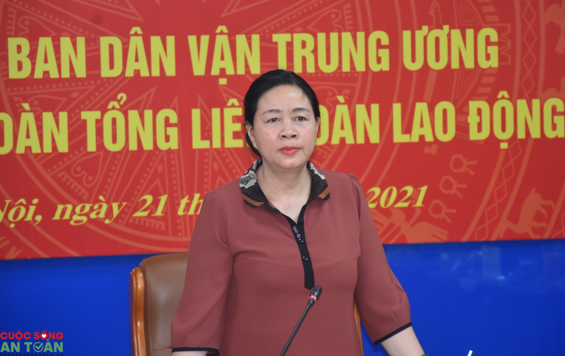 Công đoàn kịp thời chăm lo NLĐ ảnh hưởng bởi Covid-19 Công đoàn kịp thời chăm lo NLĐ ảnh hưởng bởi Covid-19