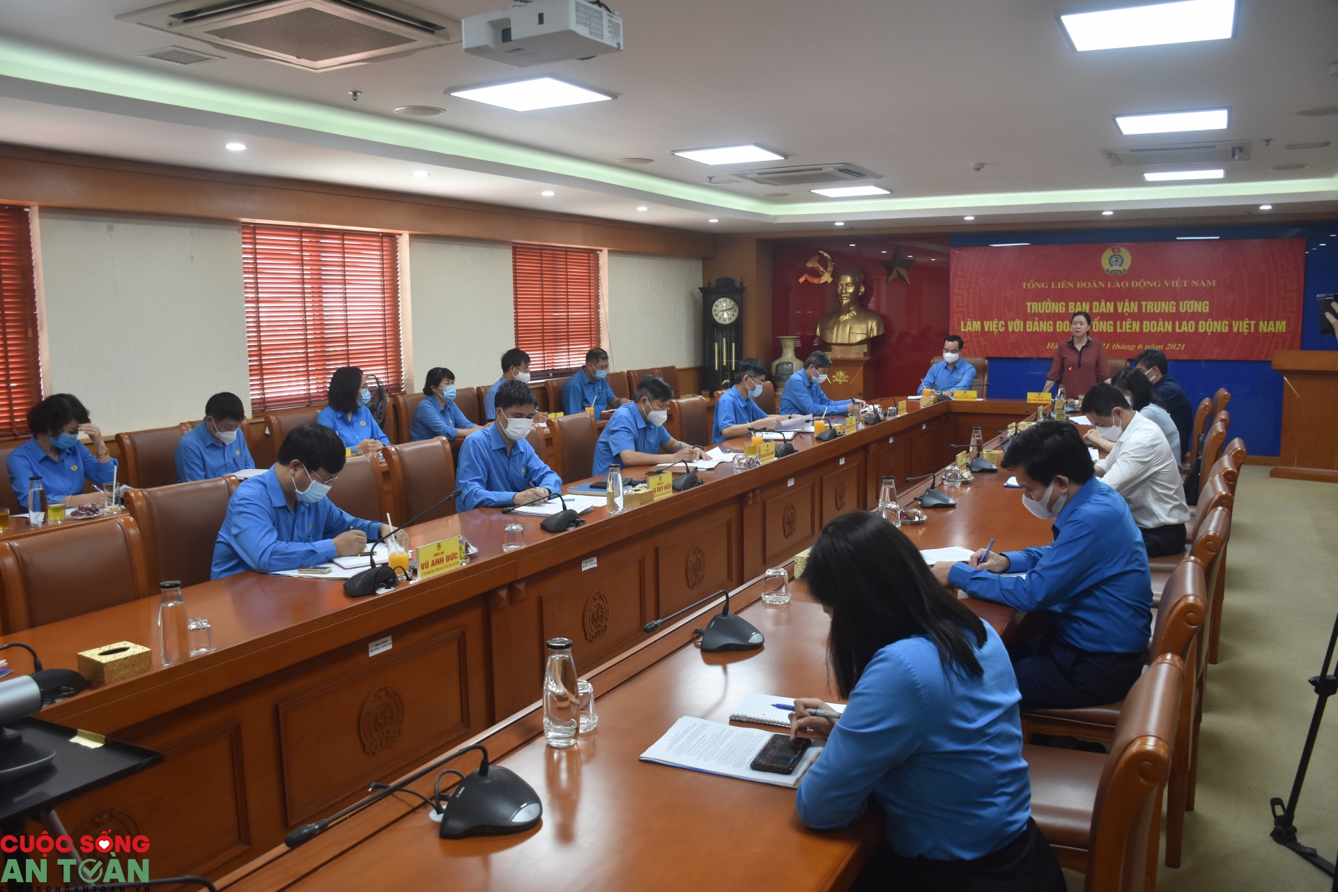 Công đoàn kịp thời chăm lo NLĐ ảnh hưởng bởi Covid-19 Công đoàn kịp thời chăm lo NLĐ ảnh hưởng bởi Covid-19